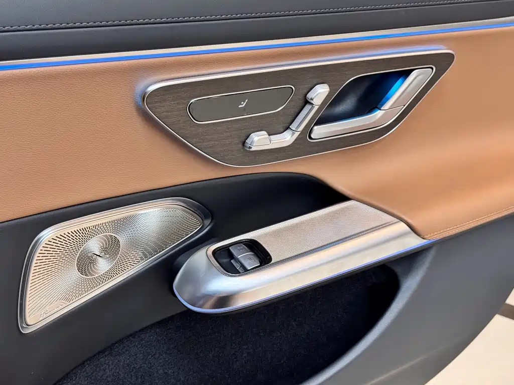 Mercedes-Benz E-Class — миниатюра 16