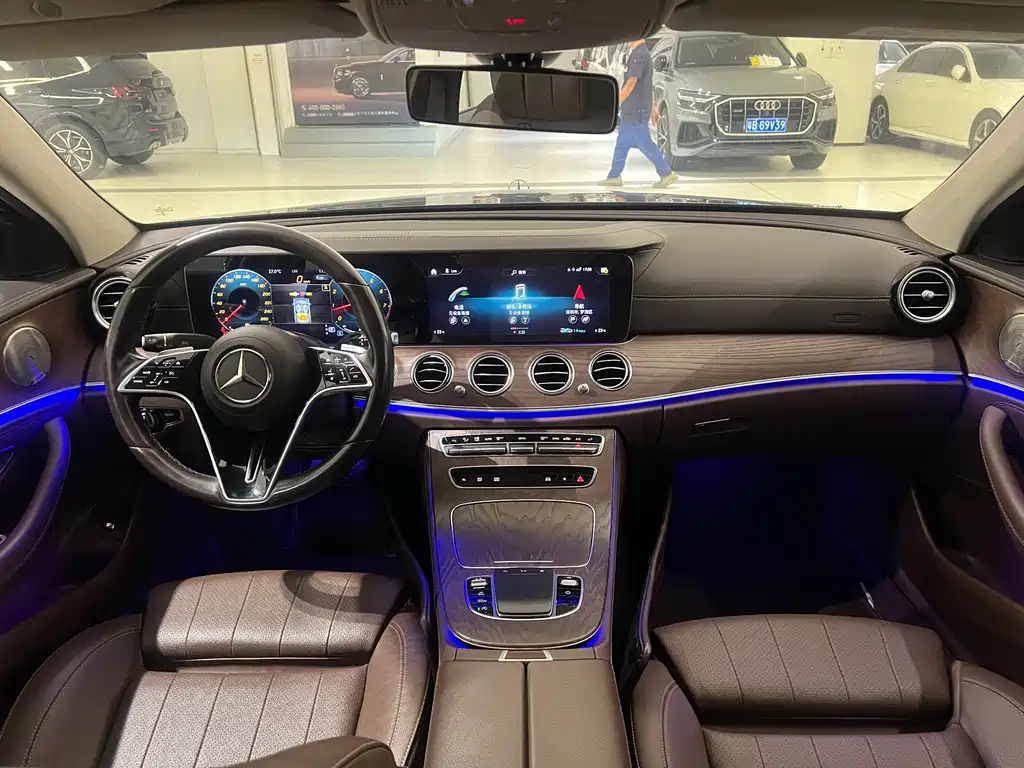 Mercedes-Benz E-Class — миниатюра 7