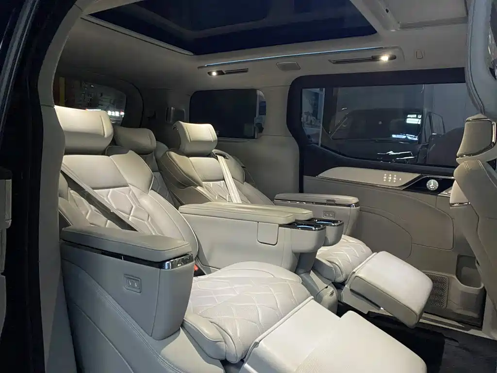 Volvo EM90 — миниатюра 7