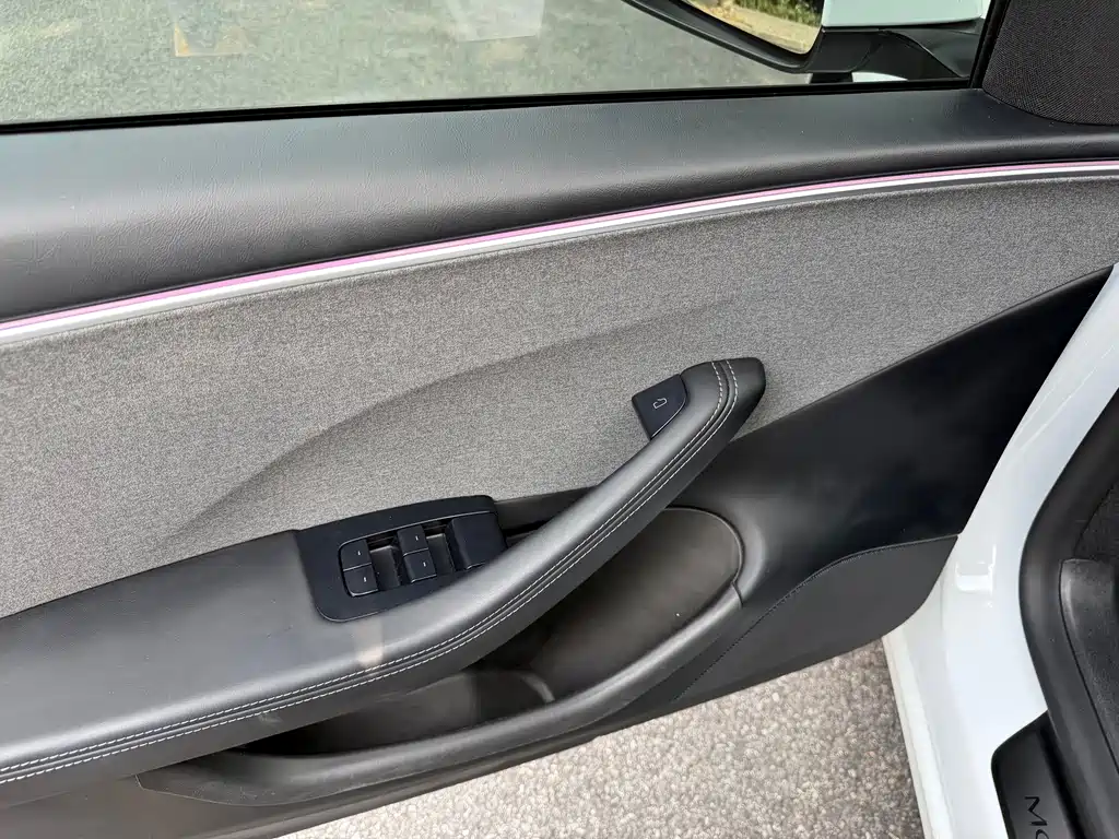 Tesla Model 3 — миниатюра 7
