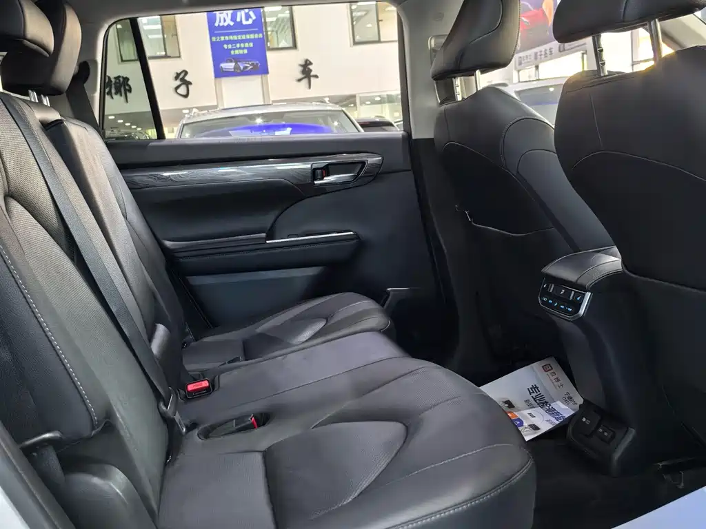 Toyota Highlander — миниатюра 12