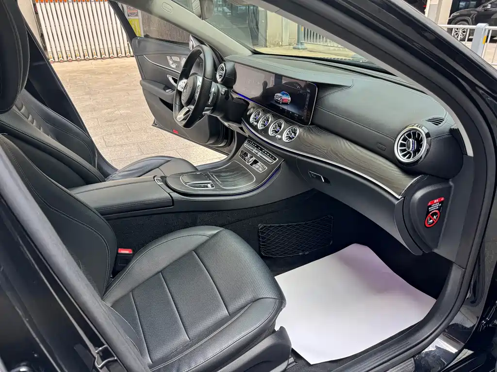 Mercedes-Benz E-Class — миниатюра 9