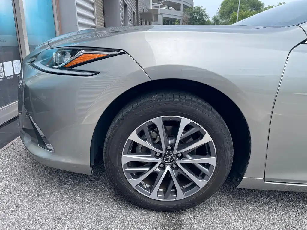 Lexus ES — миниатюра 24