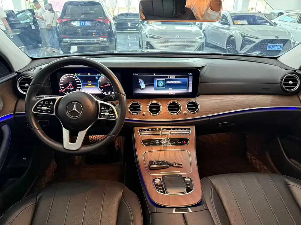 Mercedes-Benz E-Class — миниатюра 4