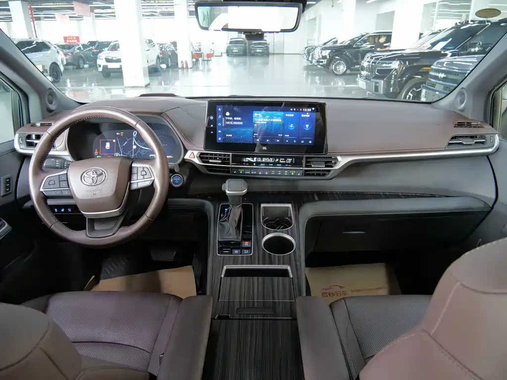 Toyota Sienna — миниатюра 12