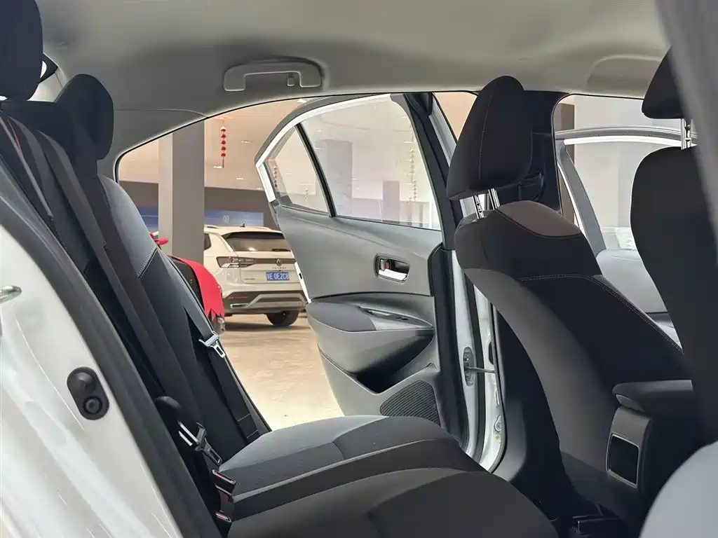 Toyota Corolla 2023 Белый из Китая, фото 4