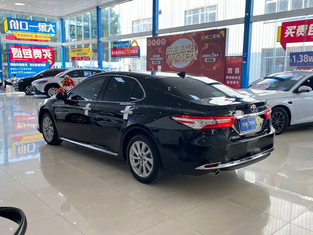 Toyota Camry — миниатюра 14