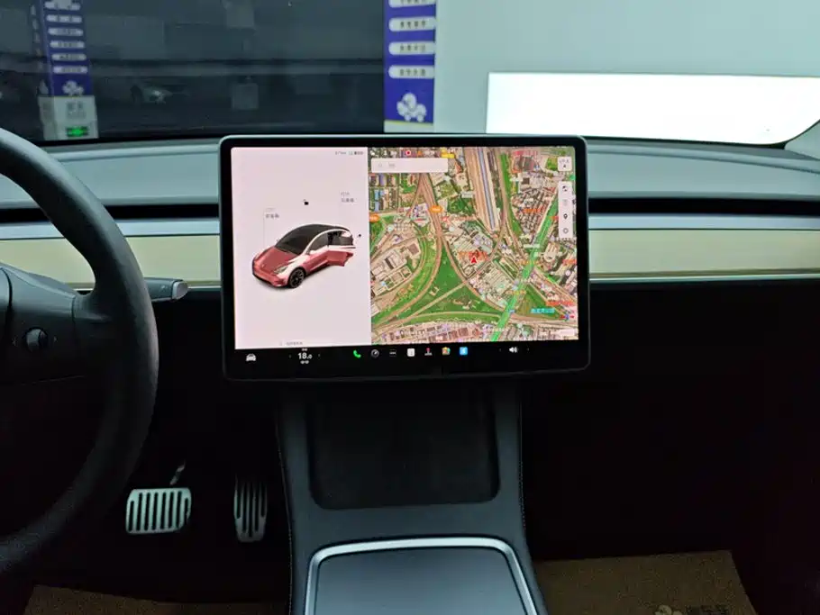 Tesla Model Y — миниатюра 13