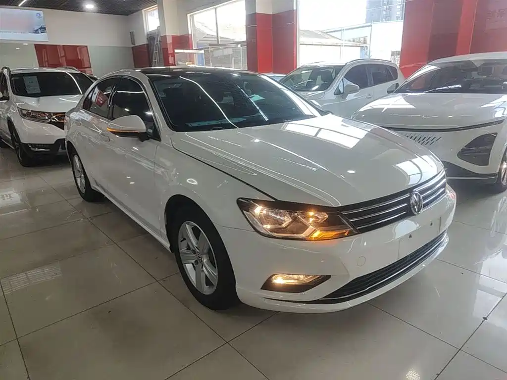 Volkswagen Lamando 2017 230TSI DSG