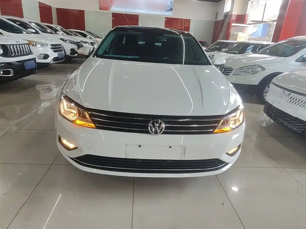 Volkswagen Lamando 2017 230TSI DSG