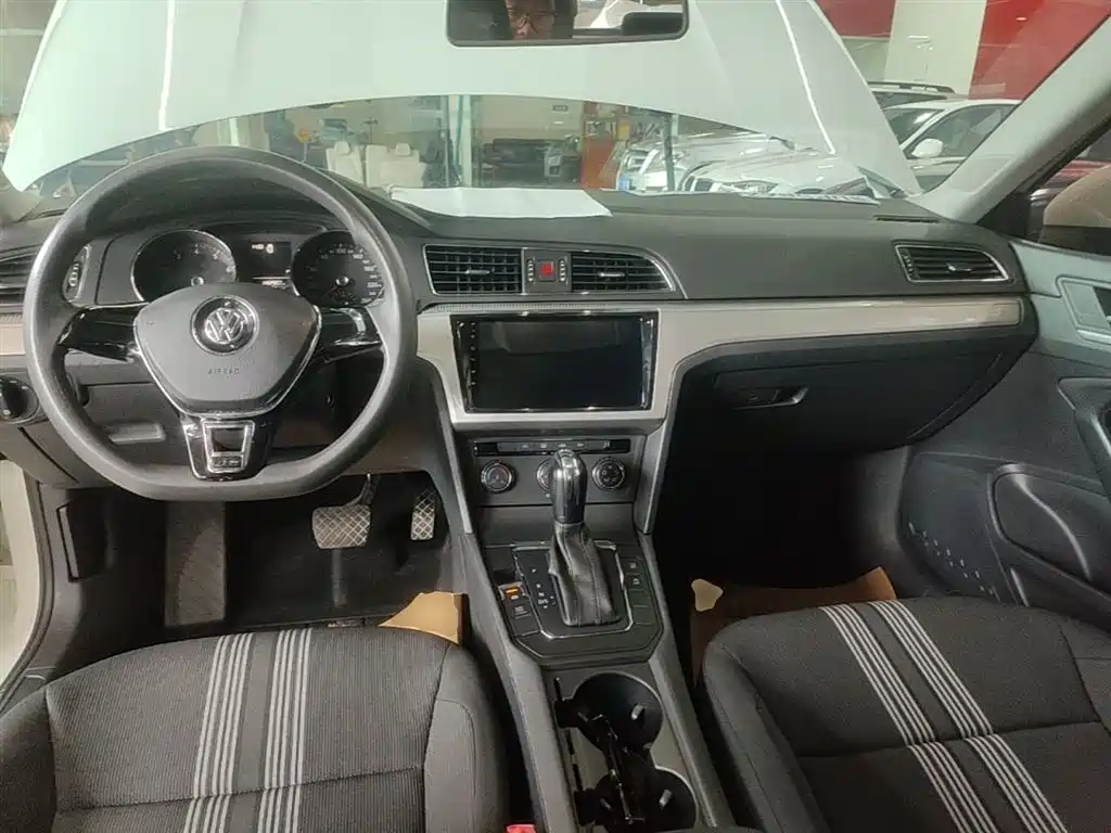 Volkswagen Lamando 2017 230TSI DSG