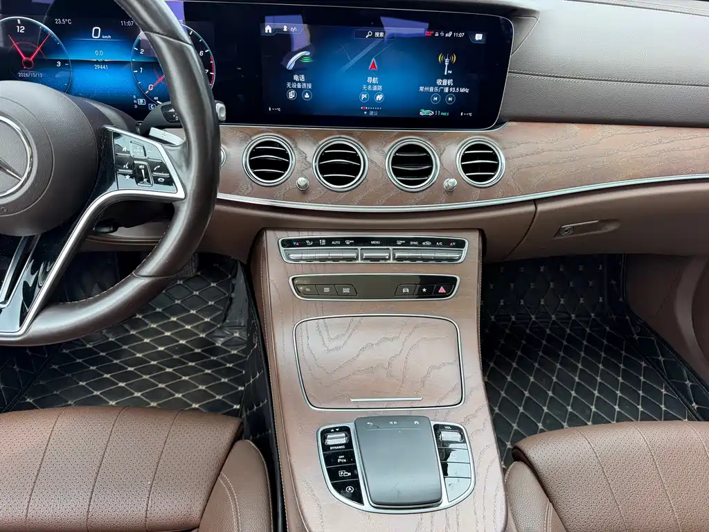 Mercedes-Benz E-Class — миниатюра 14