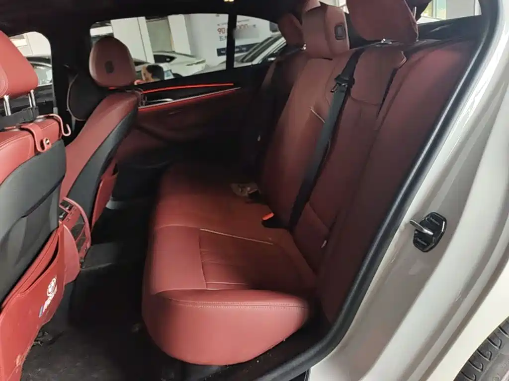 BMW 5 Series — миниатюра 17