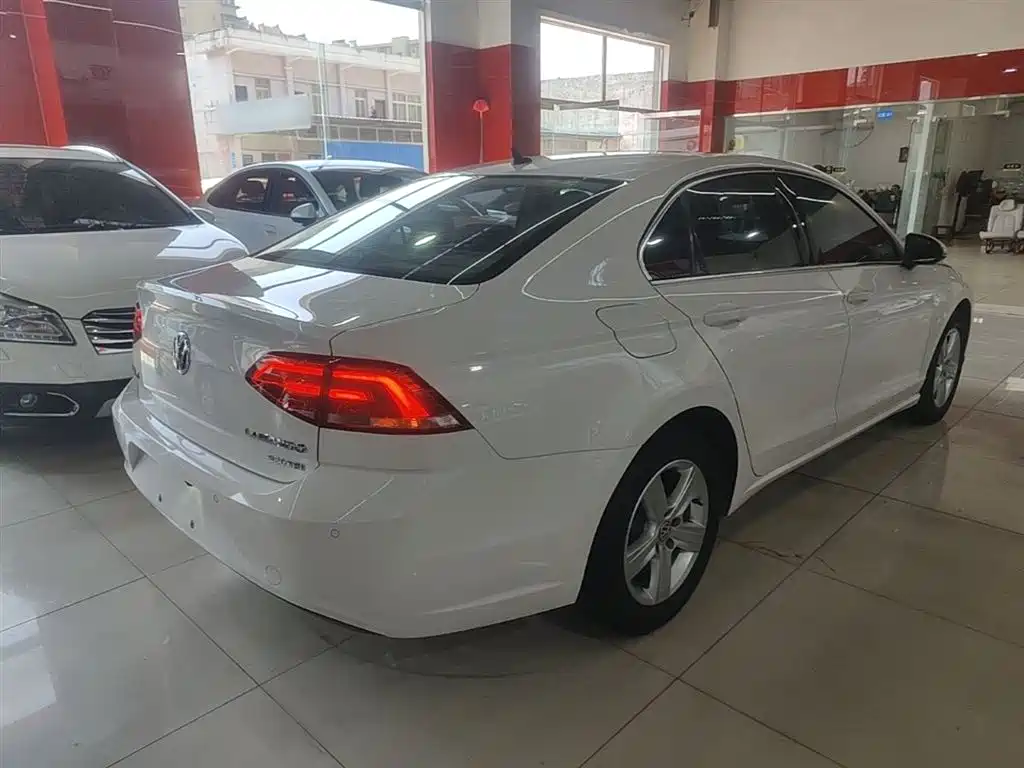 Volkswagen Lamando 2017 230TSI DSG