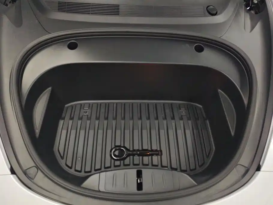 Tesla Model 3 — миниатюра 10
