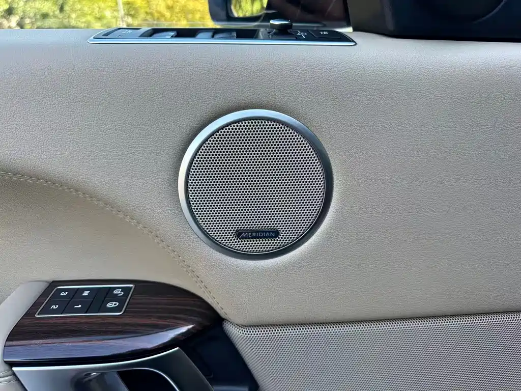 Land Rover Range Rover — миниатюра 23