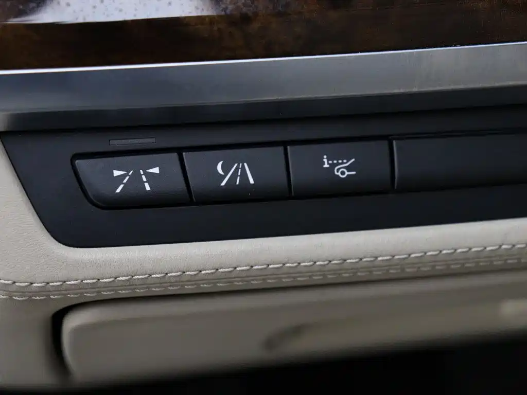 BMW 7 Series — миниатюра 5