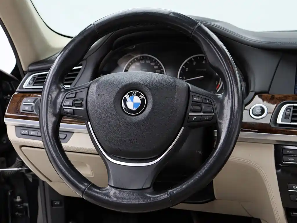 BMW 7 Series — миниатюра 18