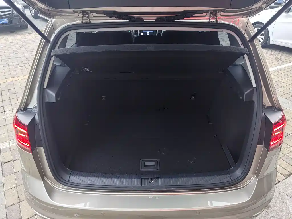 Volkswagen Golf Sportsvan — миниатюра 18
