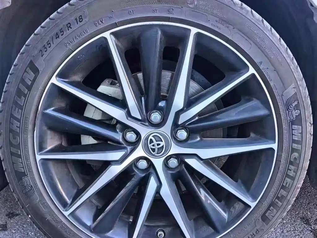 Toyota Camry — миниатюра 3