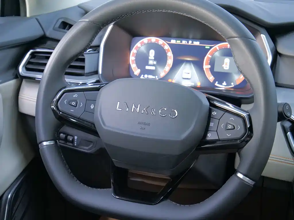 Lynk & Co 06 EM-P — миниатюра 13