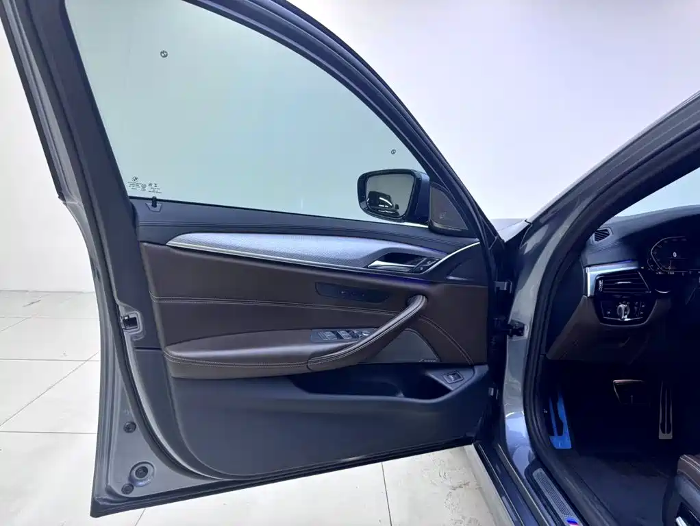 BMW 5 Series (Import) — миниатюра 8