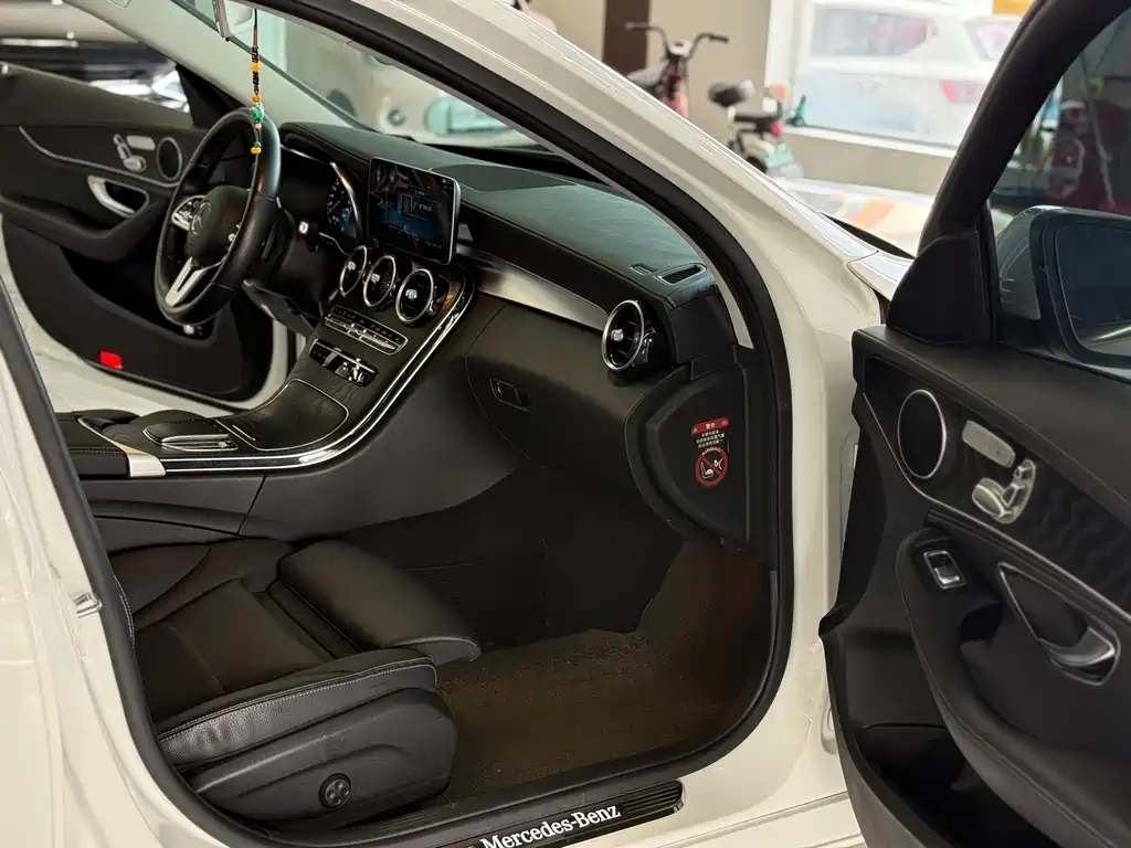 Mercedes-Benz C-Class — миниатюра 18