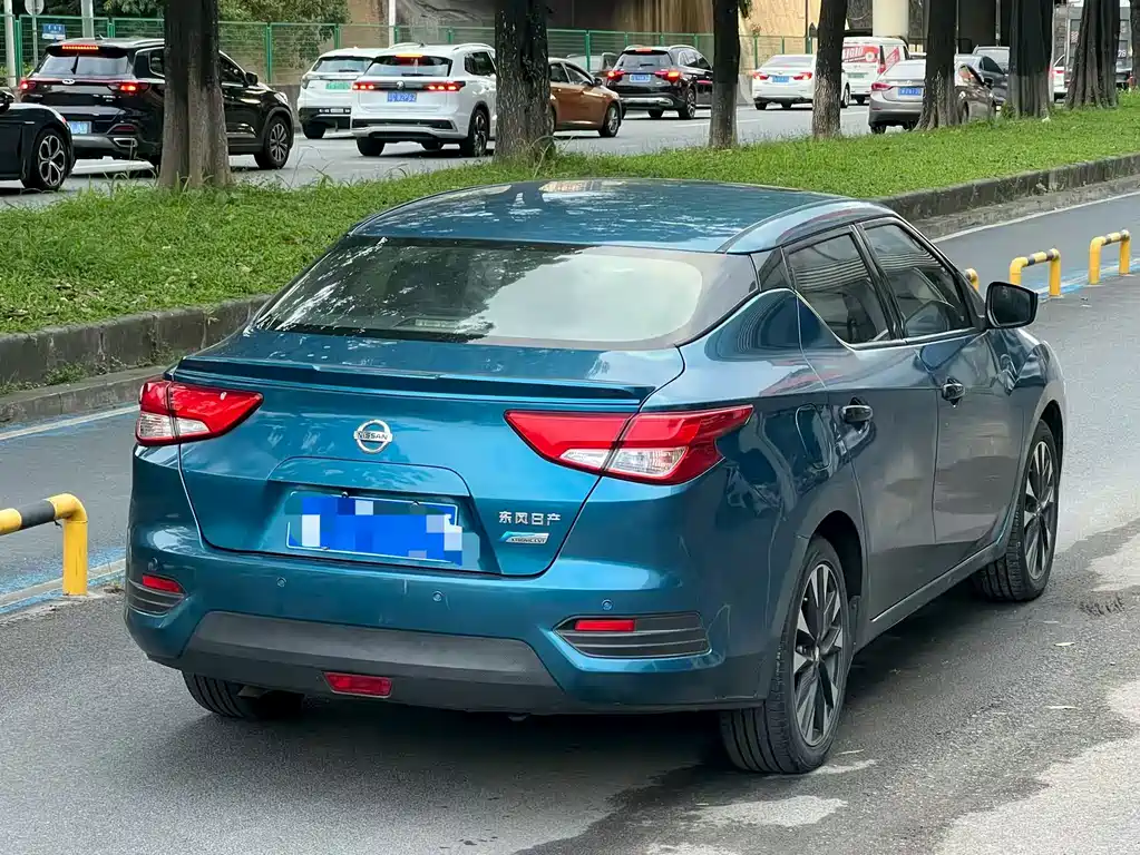 Nissan Bluebird — миниатюра 7