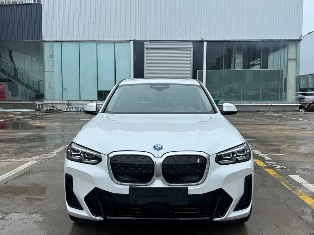 BMW iX3 — миниатюра 2