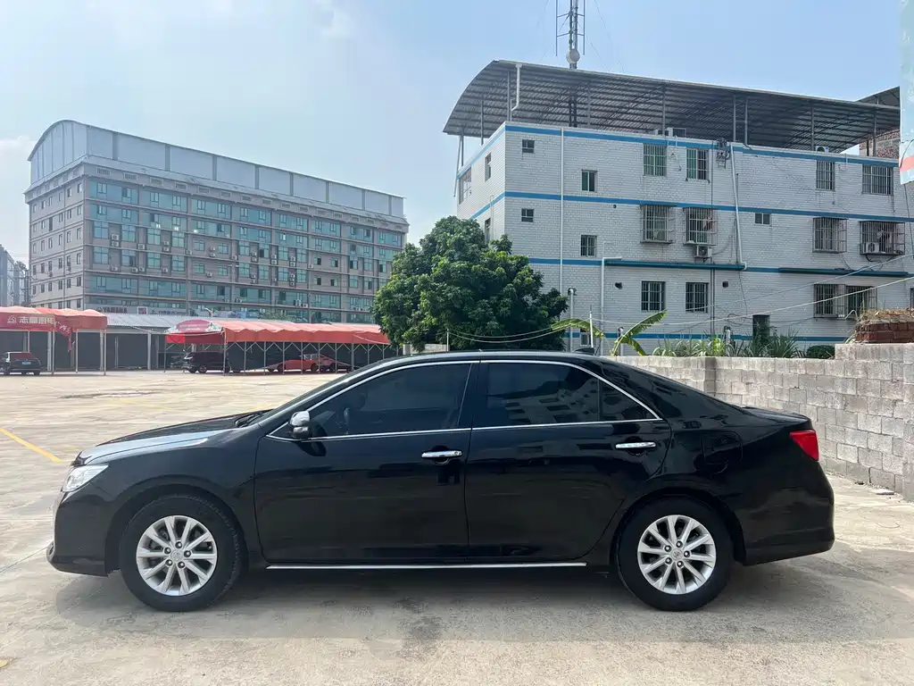 Toyota Camry — миниатюра 5