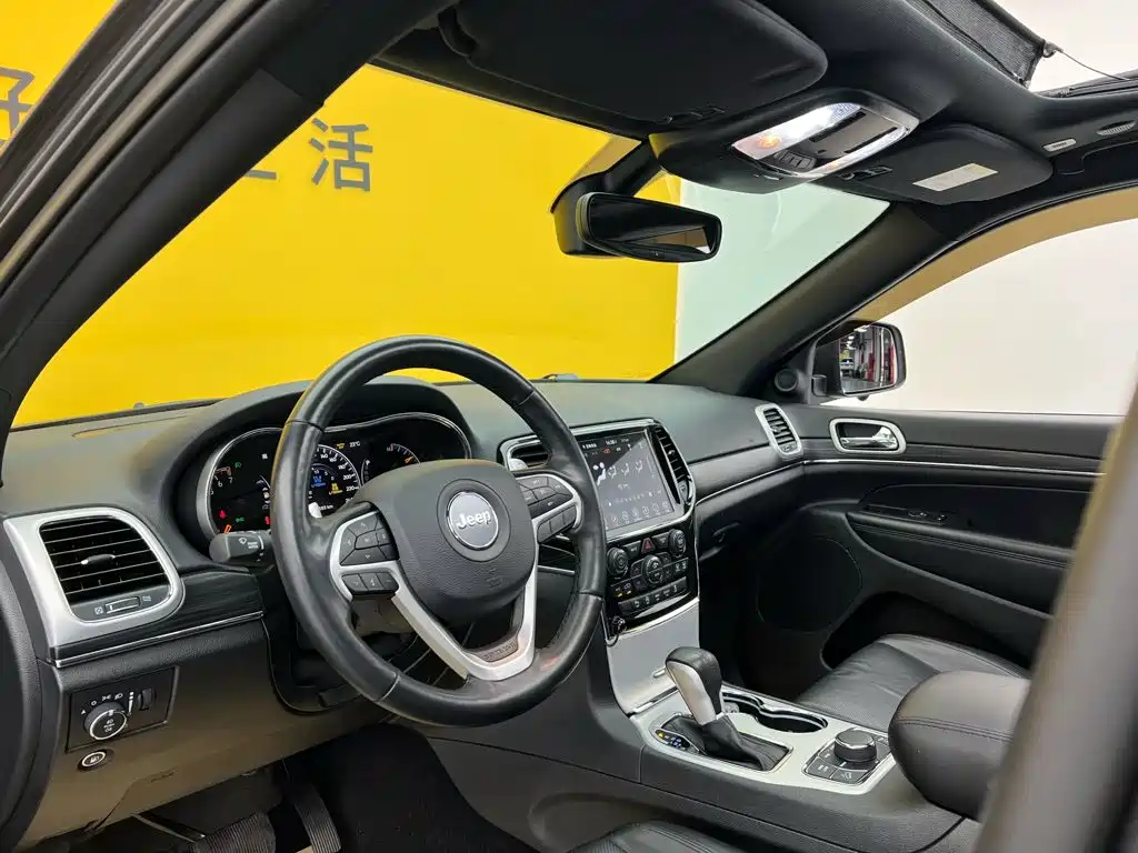 Jeep Grand Cherokee (Import) — миниатюра 33