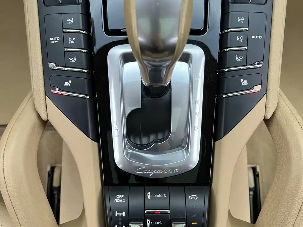 Porsche Cayenne — миниатюра 22