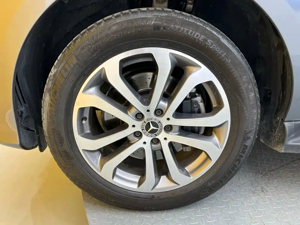 Mercedes-Benz GLE (Import) — миниатюра 10