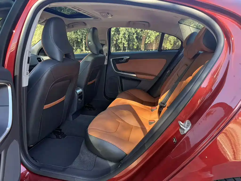 Volvo S60 — миниатюра 5
