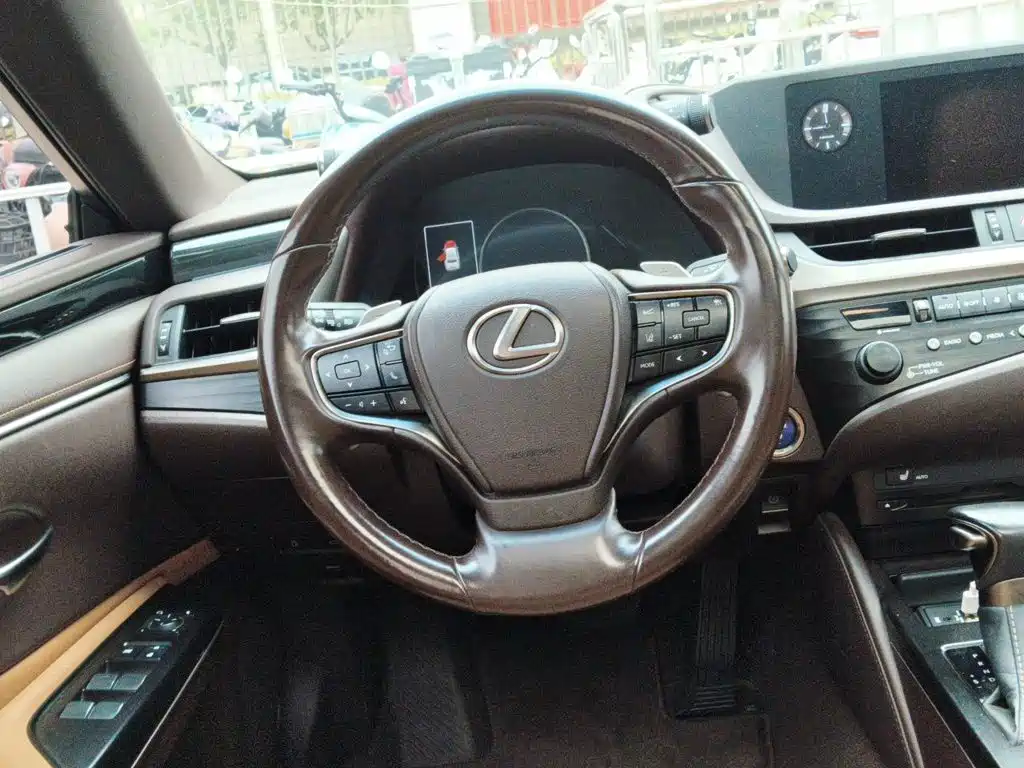Lexus ES 2020 300h