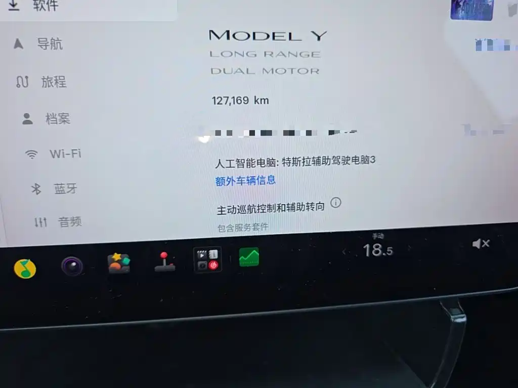 Tesla Model Y — миниатюра 12
