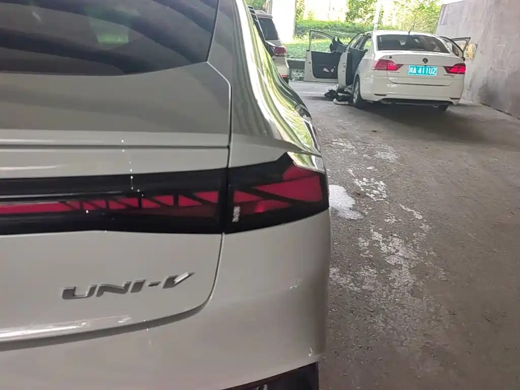 Changan UNI-V — миниатюра 8