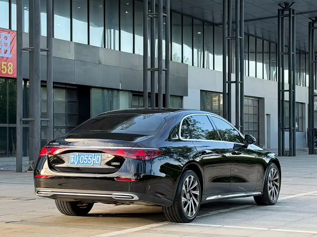 Mercedes-Benz E-Class — миниатюра 5
