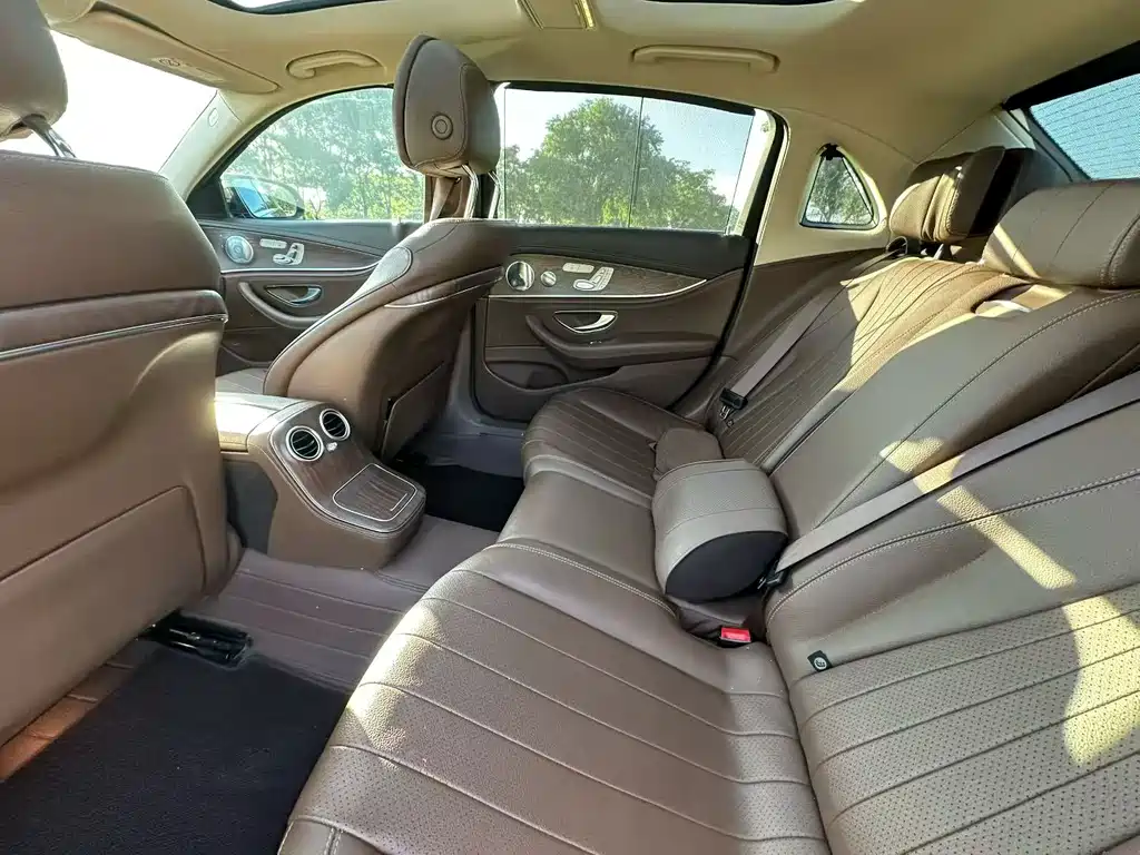 Mercedes-Benz E-Class — миниатюра 6