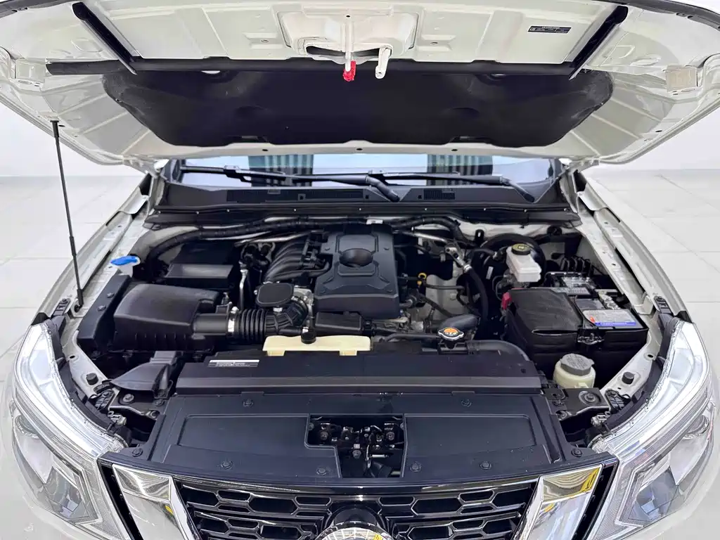 Nissan Terra — миниатюра 7