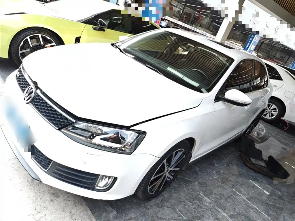Volkswagen Sagitar 2015