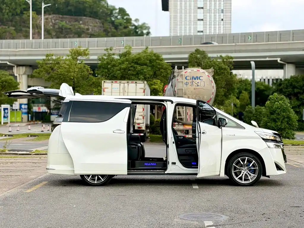 Toyota Vellfire — миниатюра 13