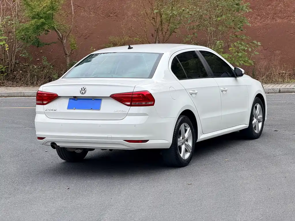Volkswagen Lavida — миниатюра 9