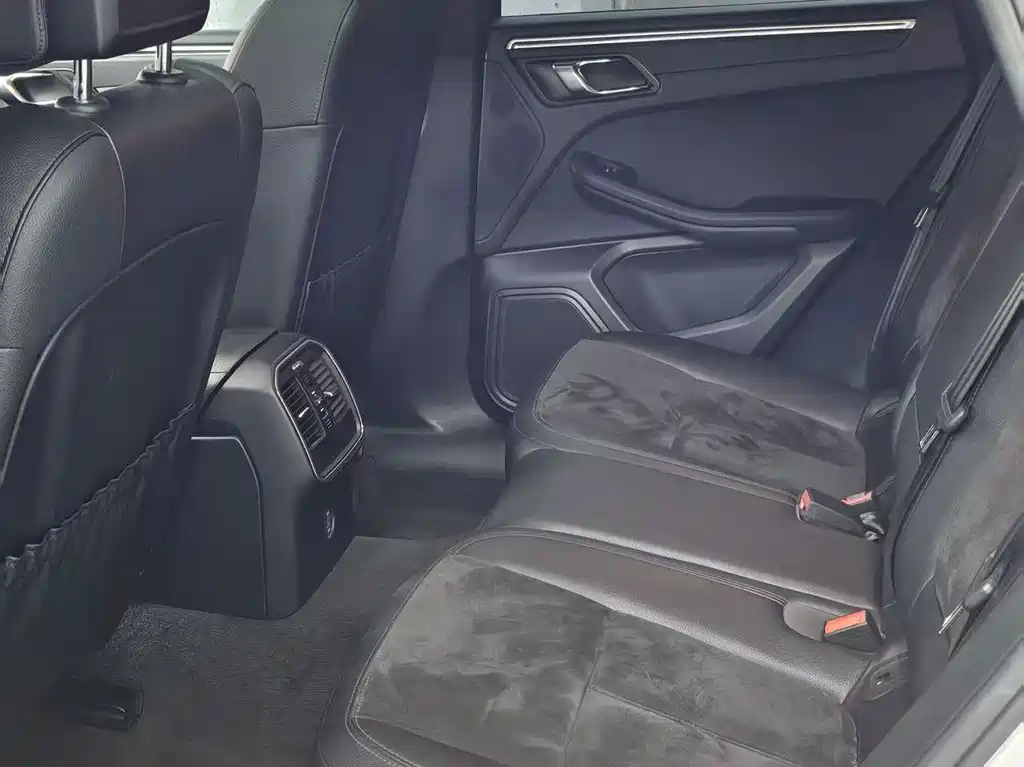 Porsche Macan — миниатюра 10