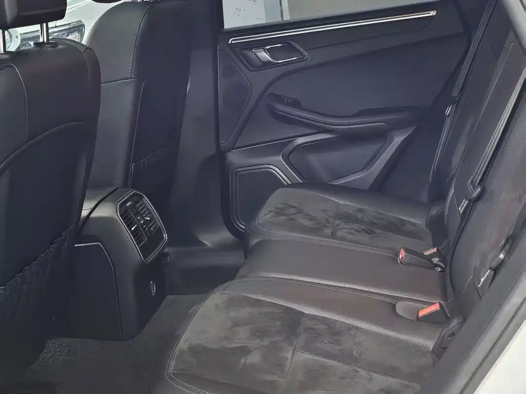 Porsche Macan — миниатюра 17
