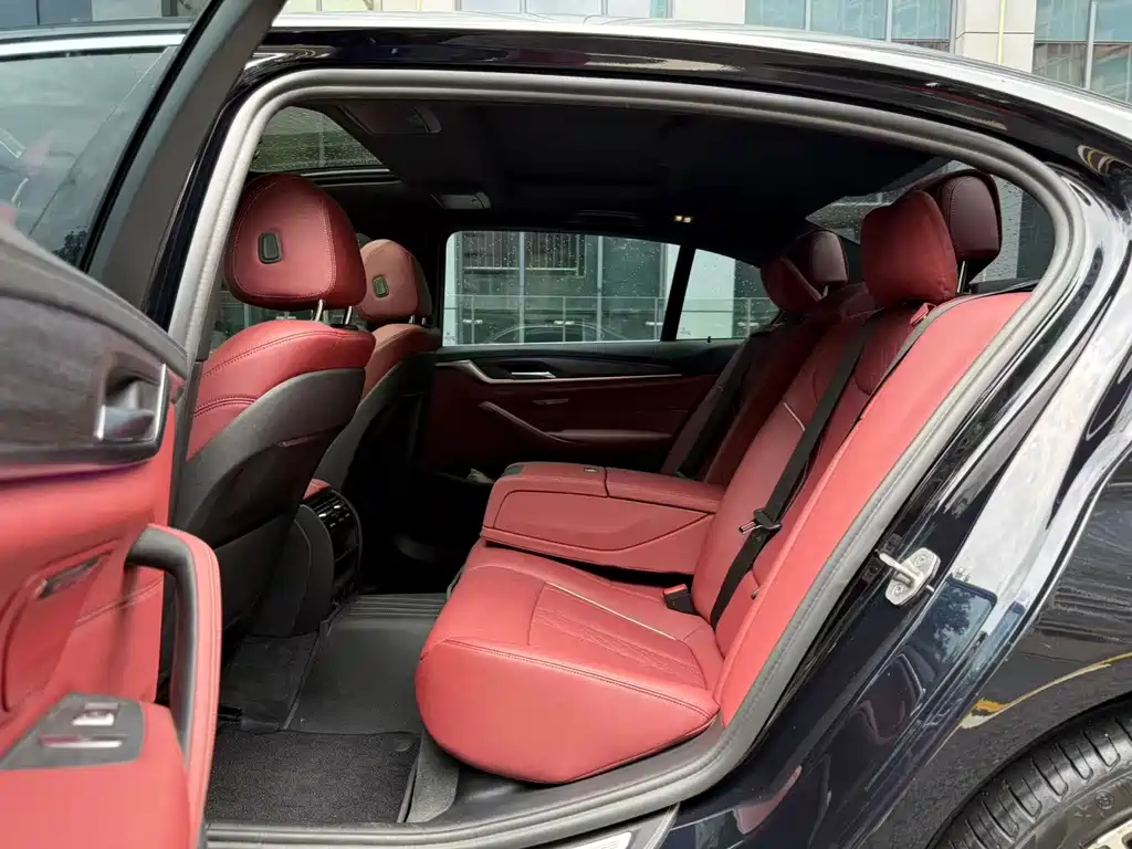 BMW 5 Series — миниатюра 6
