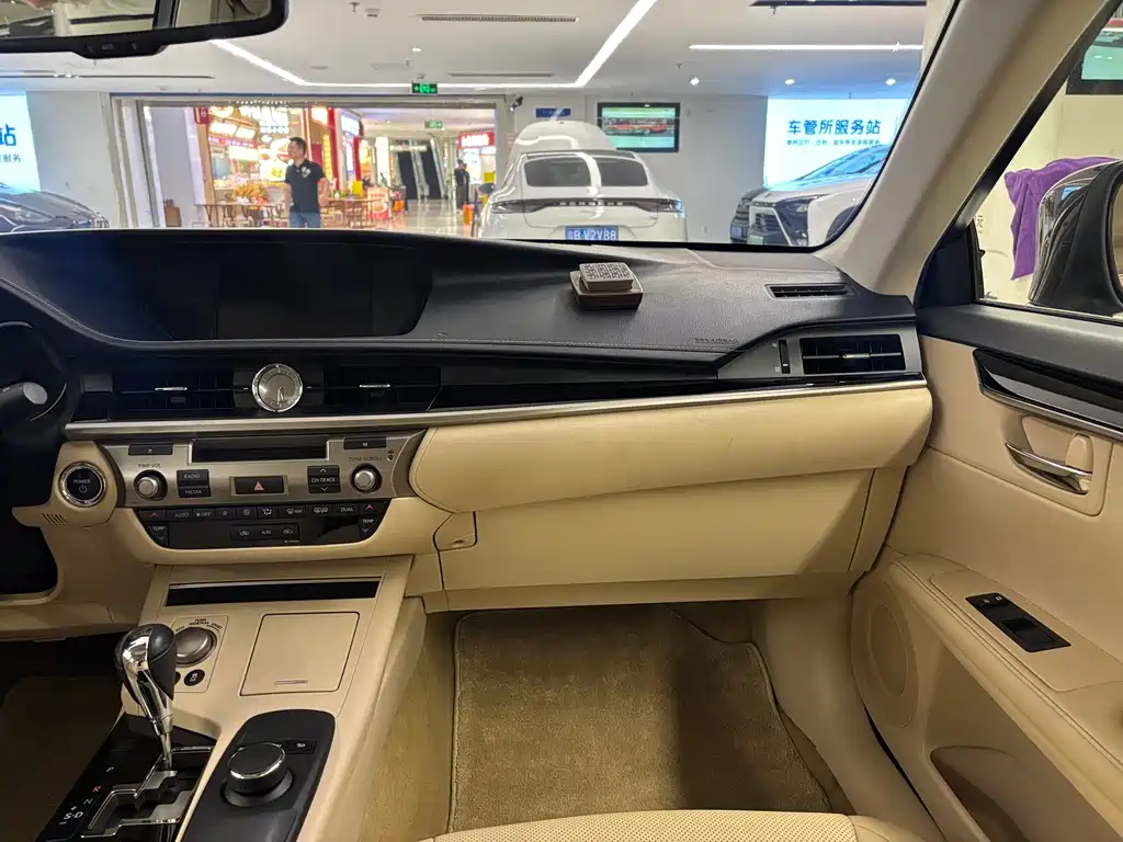 Lexus ES — миниатюра 16