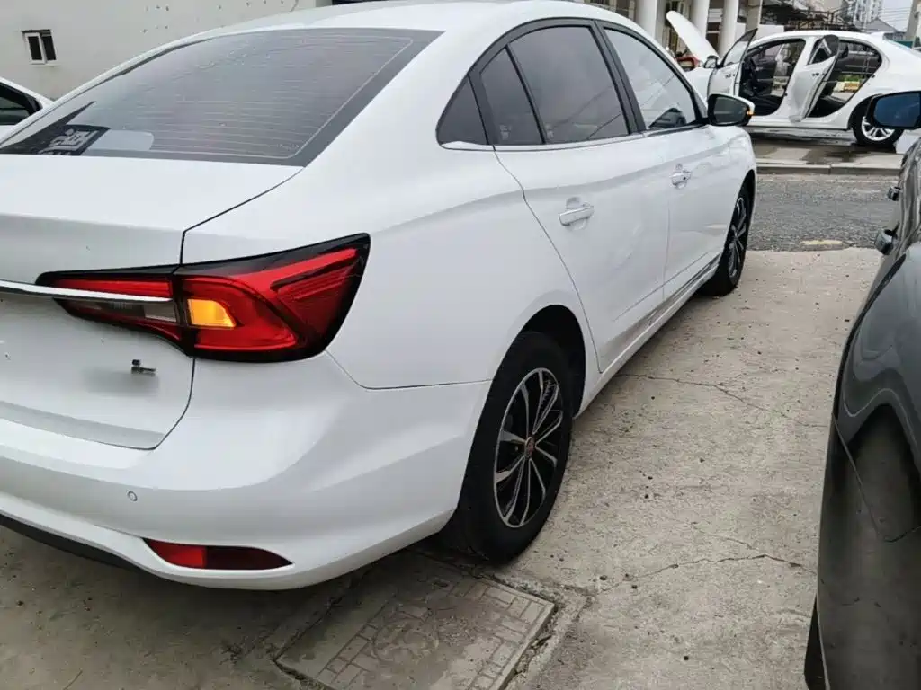 Roewe i5 — миниатюра 8