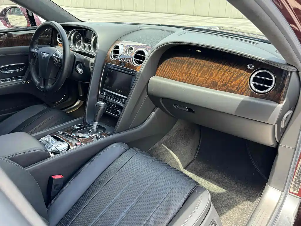 Bentley Flying Spur 4.0T V8 Standard Edition, фото 9