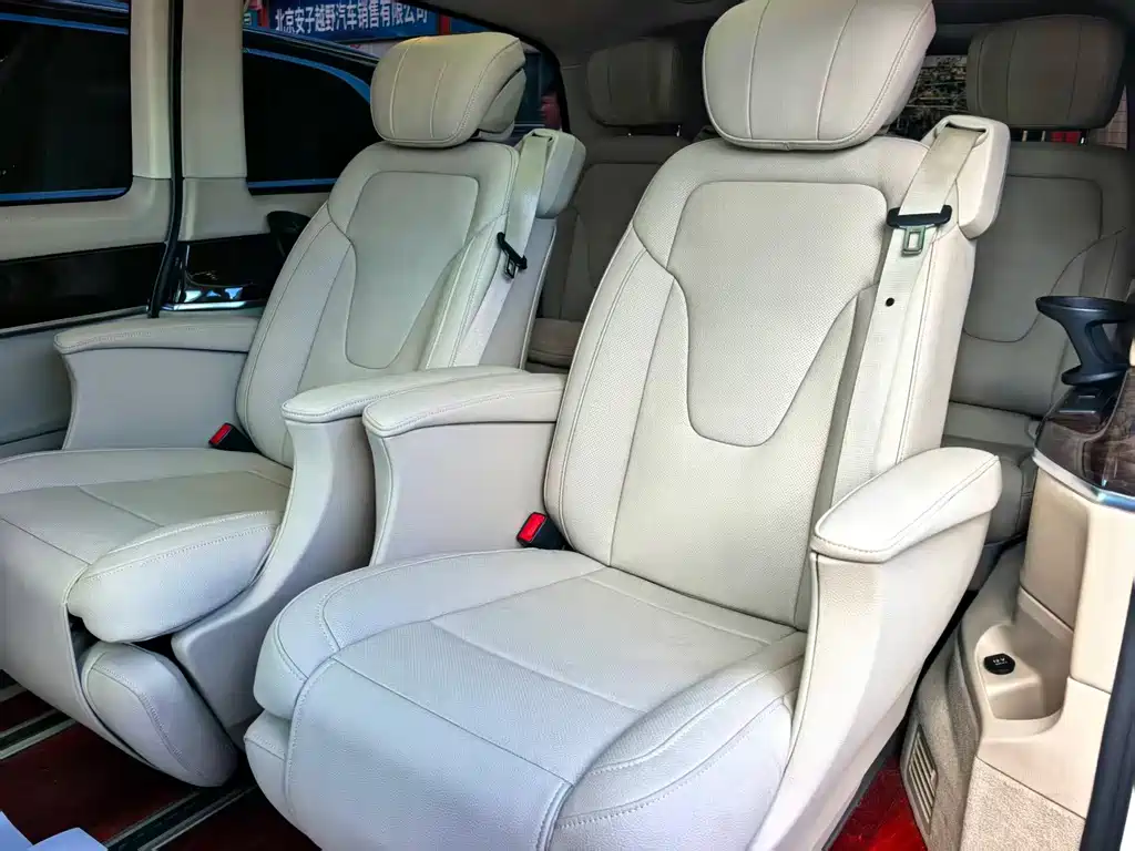 Mercedes-Benz V-Class — миниатюра 14
